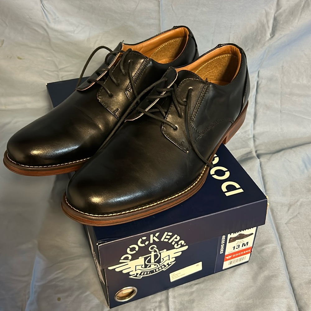 Men’s Dockers dress shoes